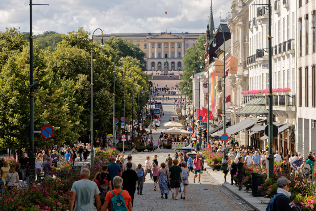 Karl Johans Gate mit Schloss